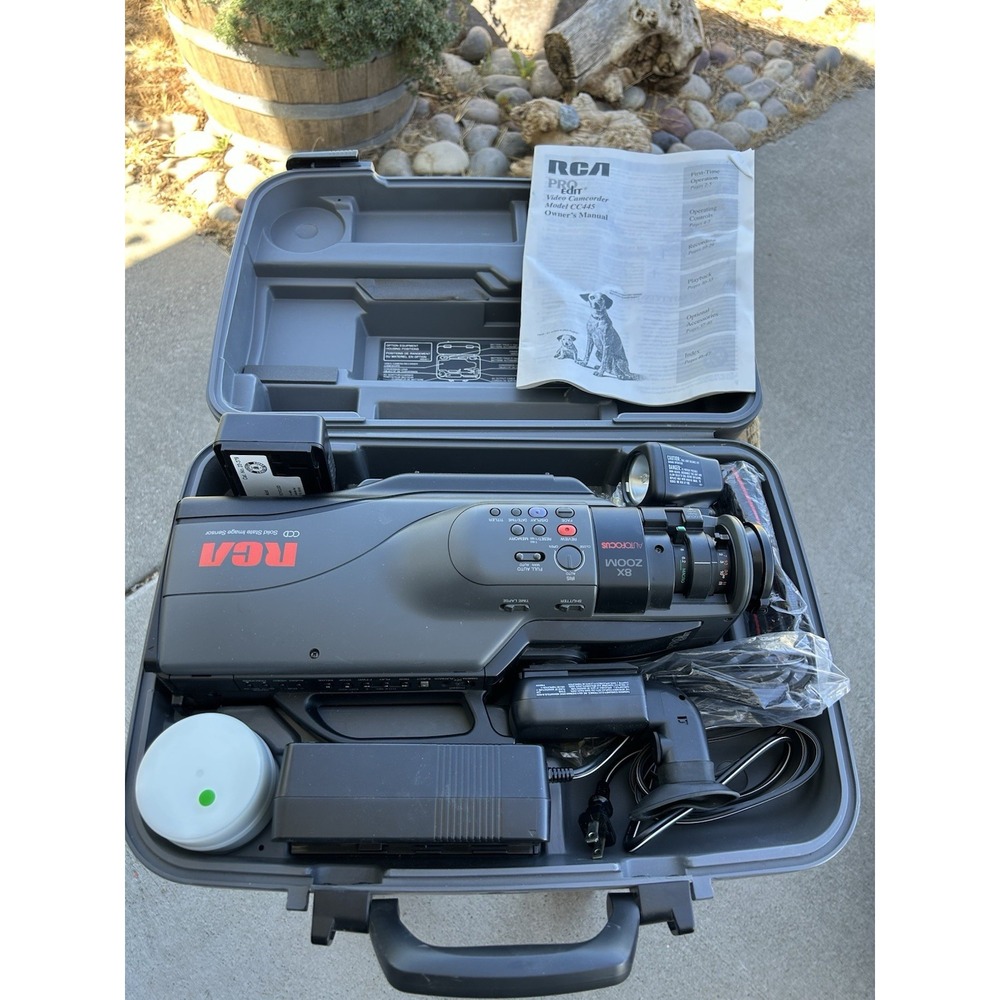 Vintage RCA Pro Edit CC445 VHS Camcorder 8X Zoom Complete Kit Hard Case